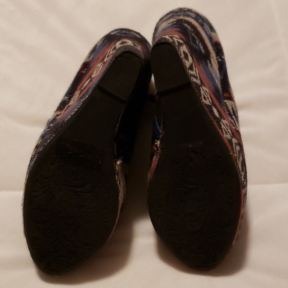 Qupid Peep-Toe Wedges - Picture 5 of 6